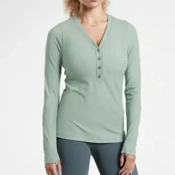 Athleta Uptempo Ribbed Long Sleeve Henley Top Green Size Small - Picture 7 of 7